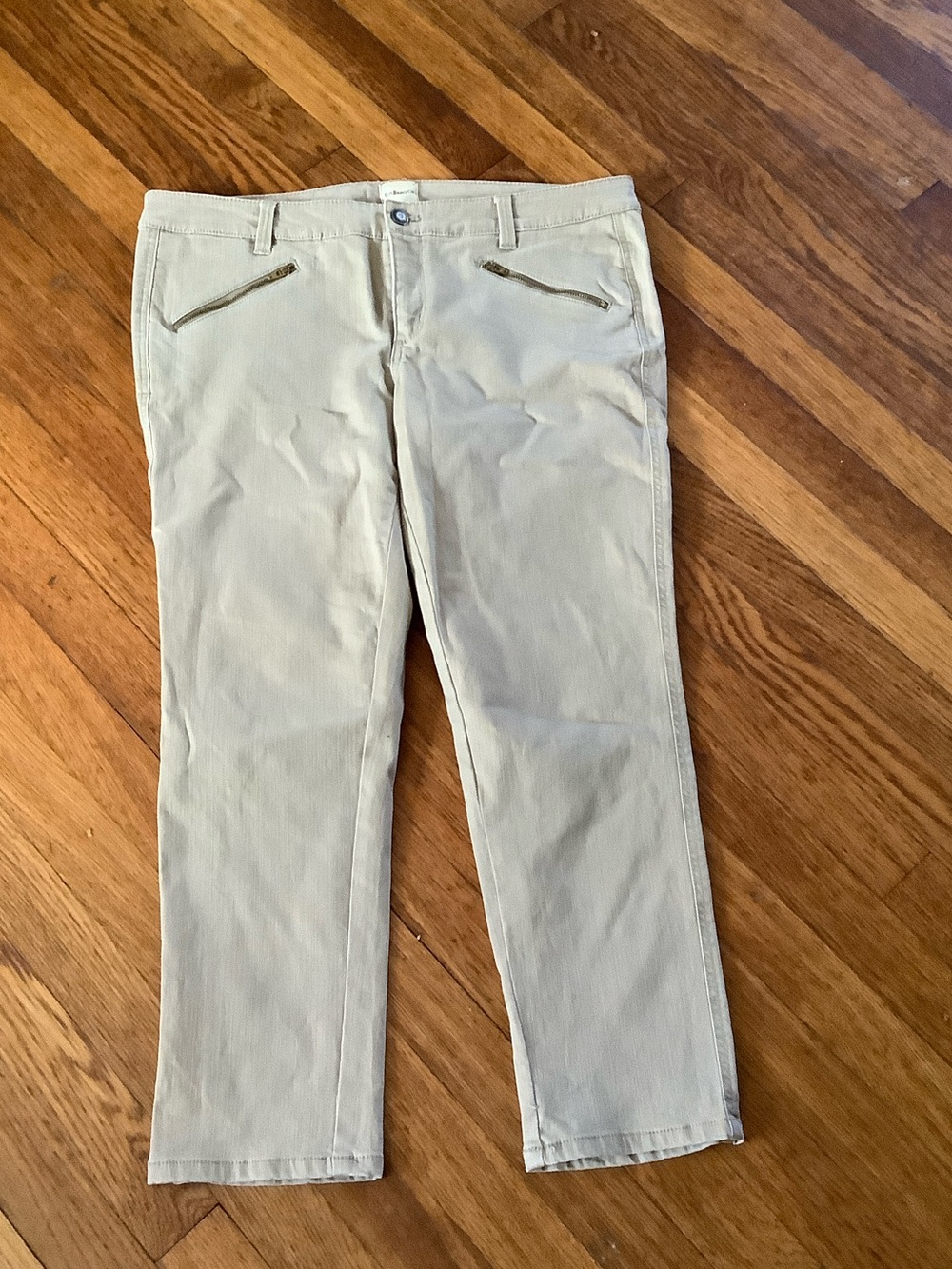 Bass women Slim ankle cut Khaki Pants in Light Tan